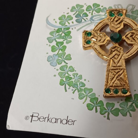 Berkander Irish Lapel Pin Catholic Celtic Cross Gold Tone Green Stone Vintage - Picture 4 of 5